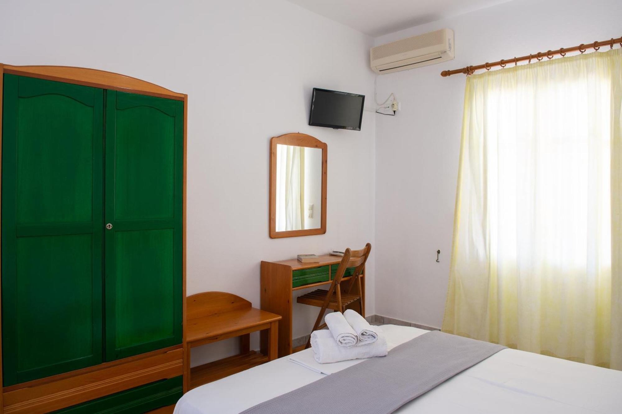 Morpheas Pension Rooms & Apartments Kamares  Стая снимка